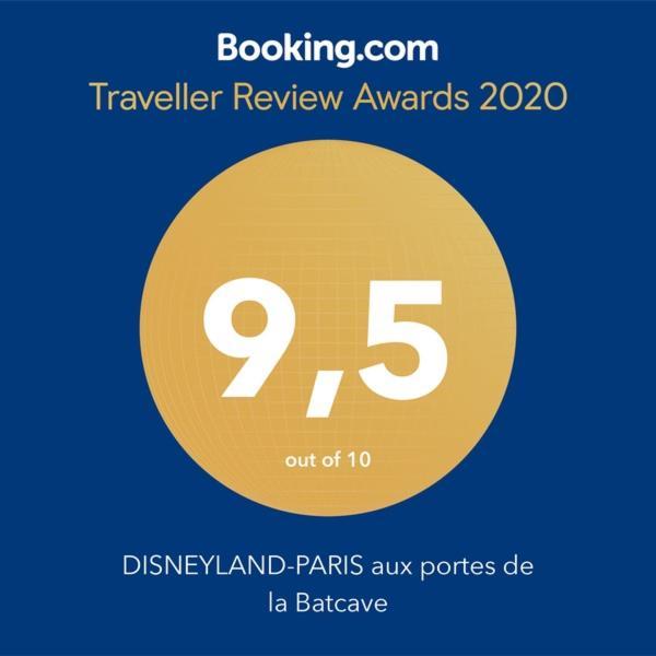 Disneyland-Paris Aux Portes De La Batcave Bussy-Saint-Georges Kültér fotó