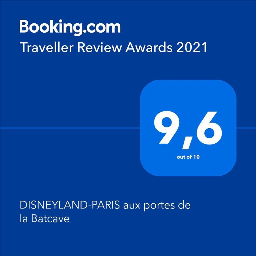 Disneyland-Paris Aux Portes De La Batcave Bussy-Saint-Georges Kültér fotó