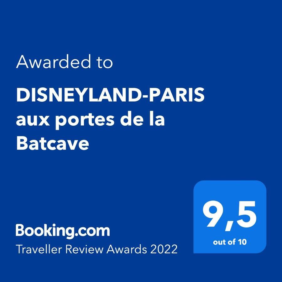 Disneyland-Paris Aux Portes De La Batcave Bussy-Saint-Georges Kültér fotó